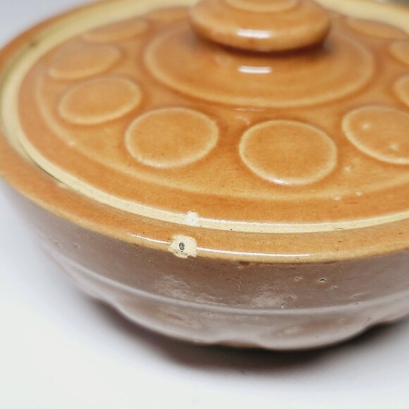 Vintage USA Stoneware Lidded  Pottery Soup Chili Bean Crock Terracotta Medallion - Picture 6 of 11